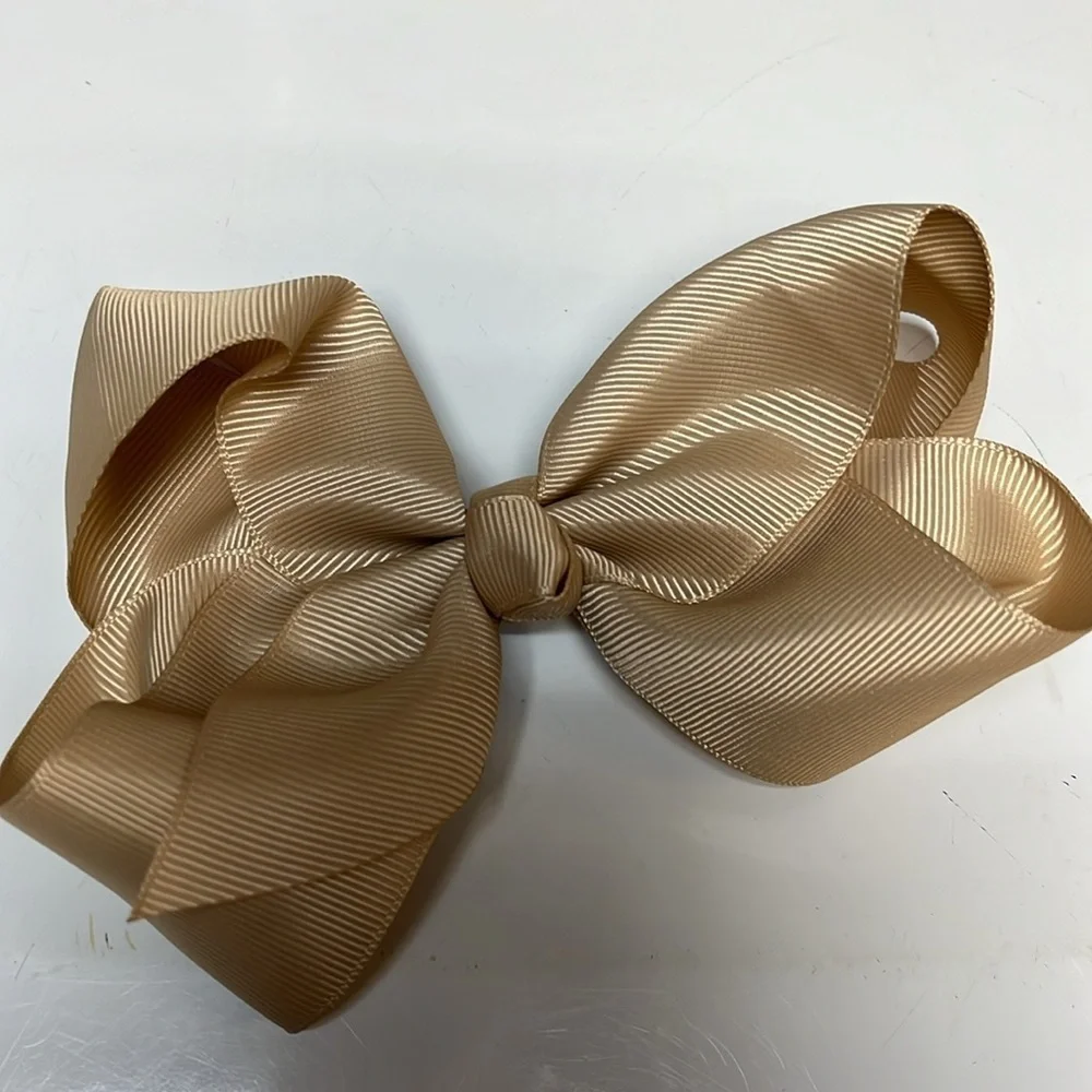 D’Bello tan bow berette